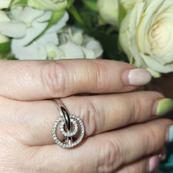 BRAND NEW With TAGS 14 Karet Gold & Diamond Circular Ring - Picture 7 of 7